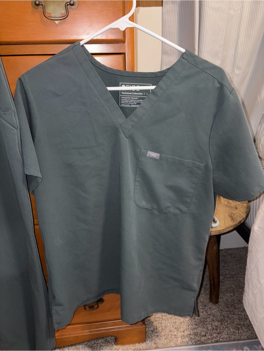 FIGS Women'sV-Neck Scrub Top